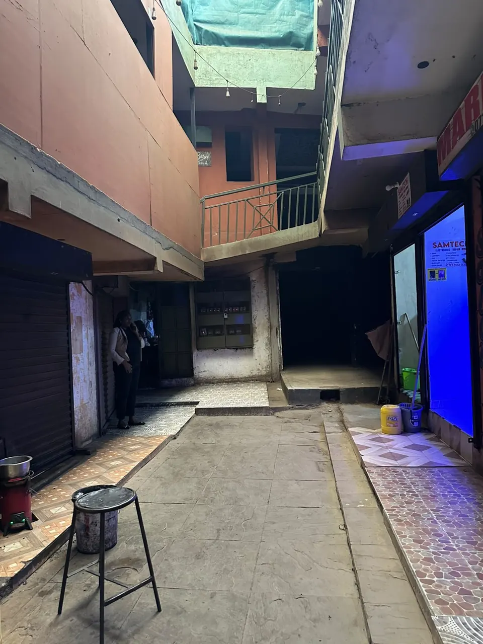 SHOP TO LET KIMBO