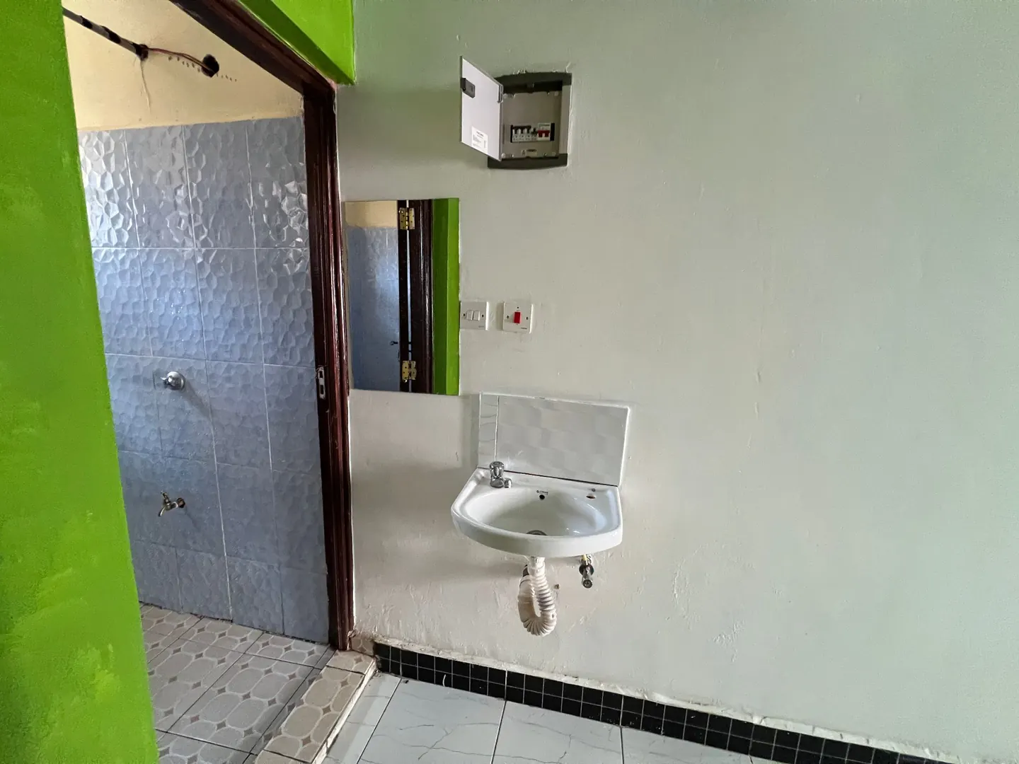 Prime Location 1-Bedroom Apartment Near Clay City Modern Finishes & Good Natural Light