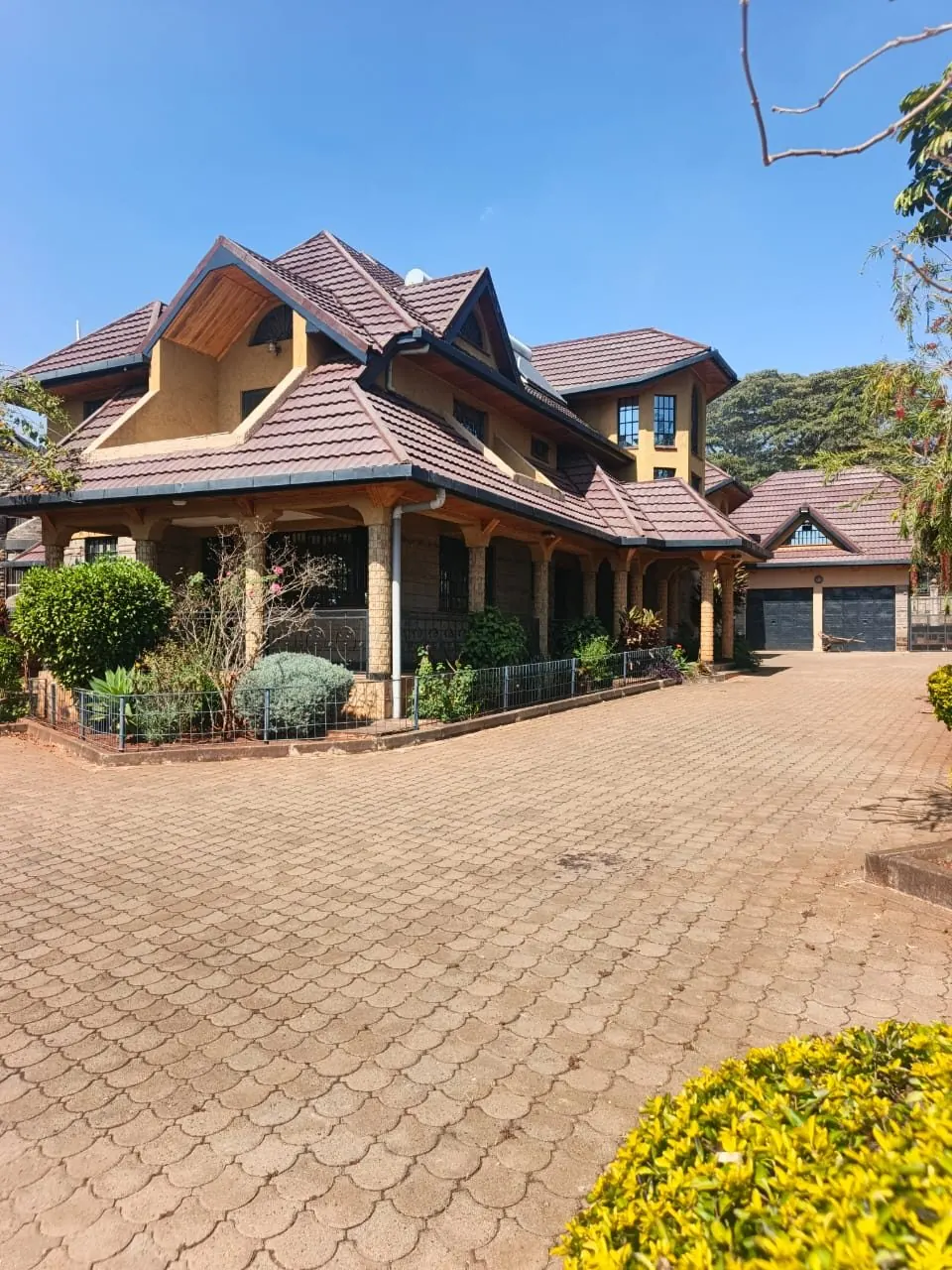 5 BEDROOMS HOUSE KAREN